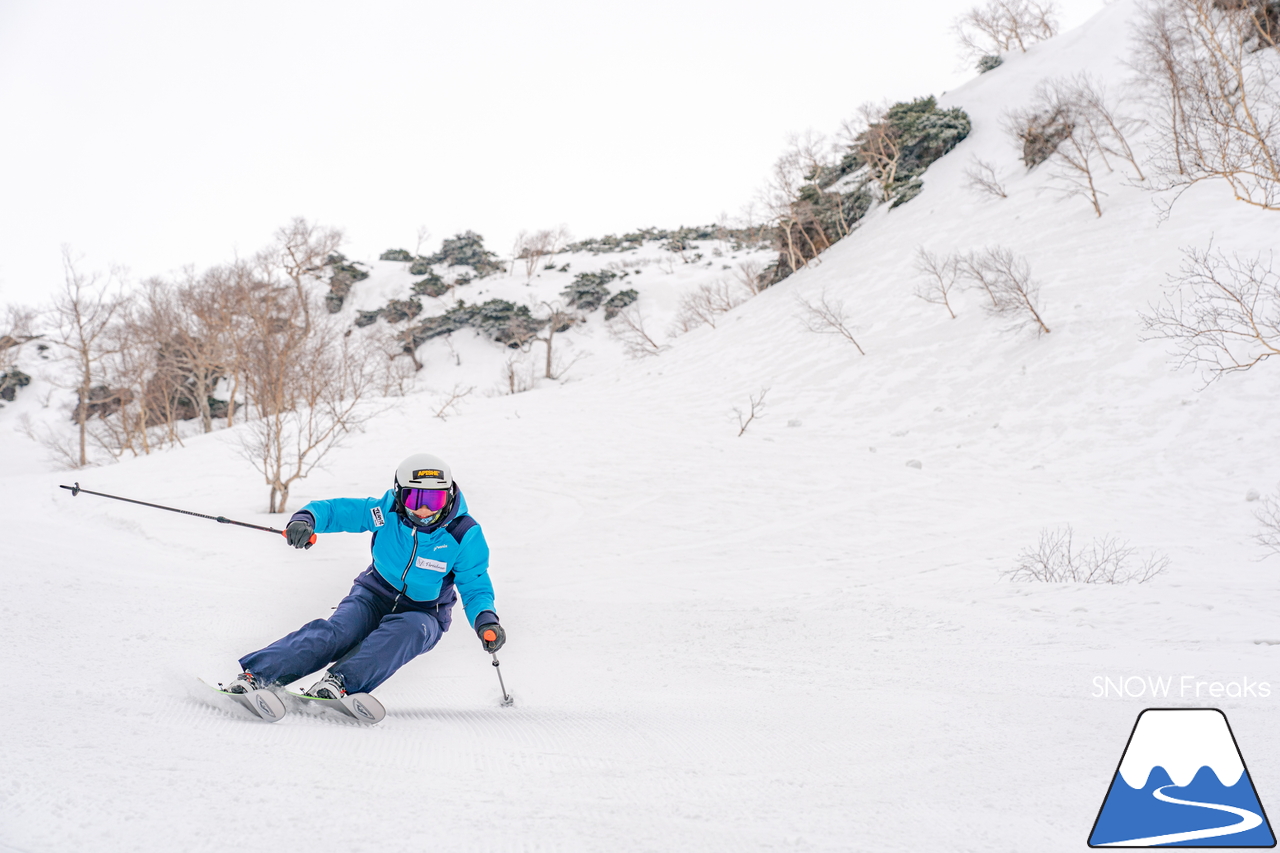 大雪山旭岳ロープウェイ｜祝・第1回ATOMICスキー技術選・優勝。笑顔がとっても似合う女性スキーヤー・水野愛菜さんと旭岳フォトセッション☆